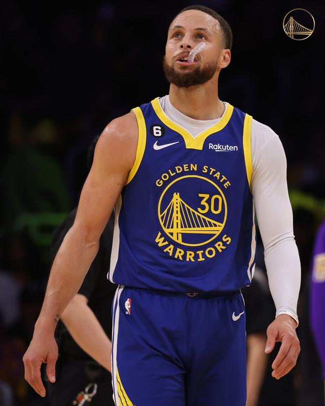 松游泳女子 松游泳女子